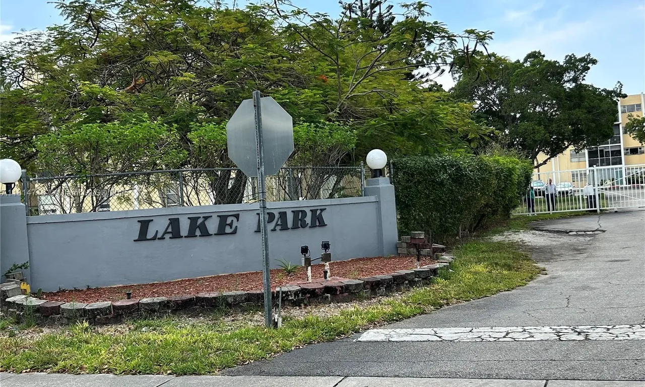 920 NE 199th St Apt 217, Miami FL 33179