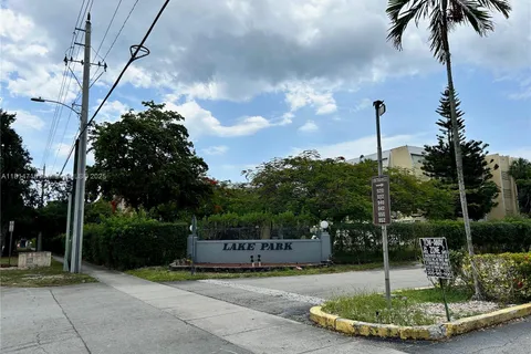 920 NE 199th St Apt 217, Miami FL 33179