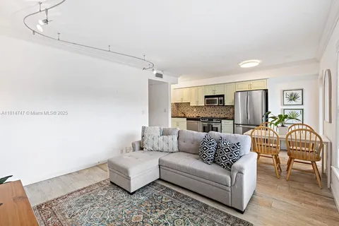 65 Hendricks Isle # 3, Fort Lauderdale FL 33301