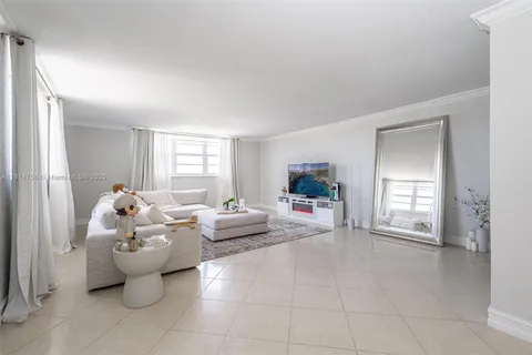 1811 Jefferson St # 710, Hollywood FL 33020