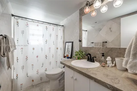 1811 Jefferson St # 710, Hollywood FL 33020