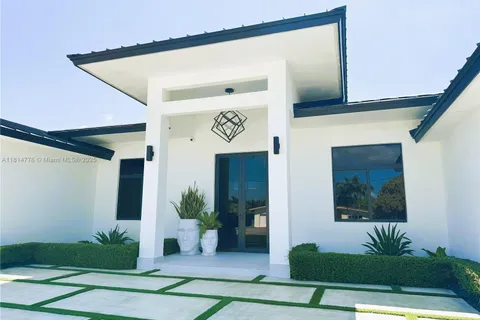 3237 SW 99th Ave, Miami FL 33165