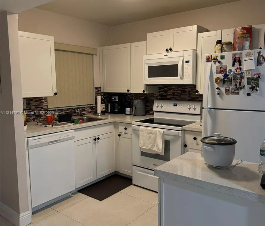 8350 Sunrise Lakes Blvd # 312, Sunrise FL 33322