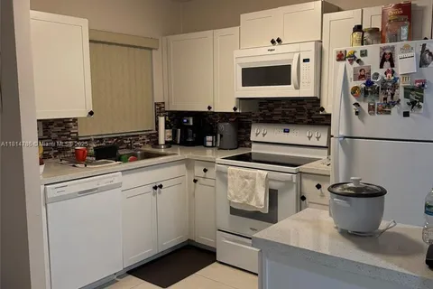 8350 Sunrise Lakes Blvd # 312, Sunrise FL 33322