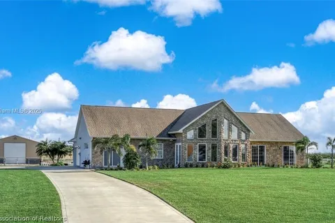 186 S Bear Pointe Dr, Lake Placid FL 33852