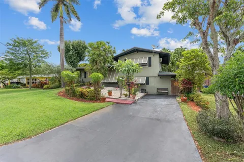 2472 Andros Ln, Fort Lauderdale FL 33312