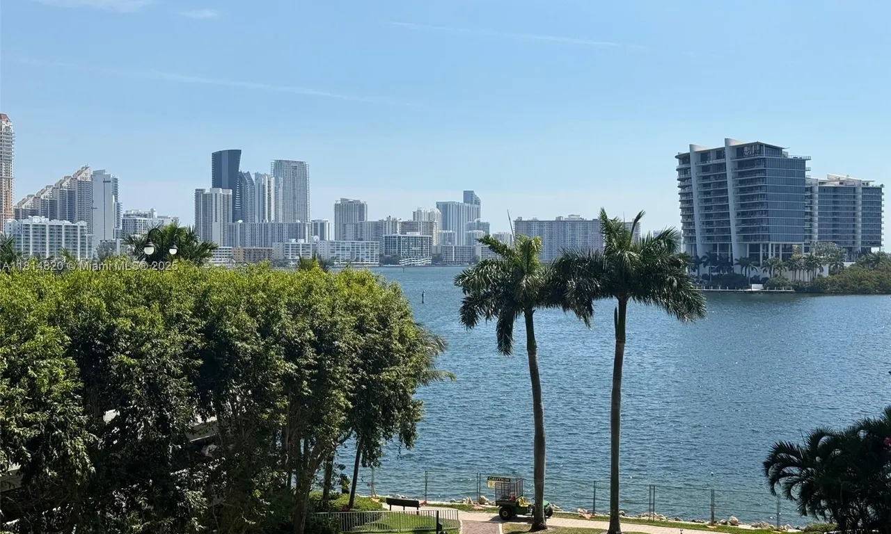 3530 Mystic Pointe Dr # 512, Aventura FL 33180