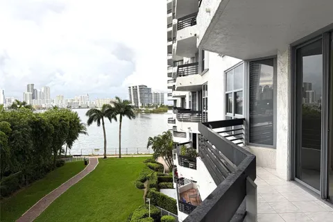 3530 Mystic Pointe Dr # 512, Aventura FL 33180