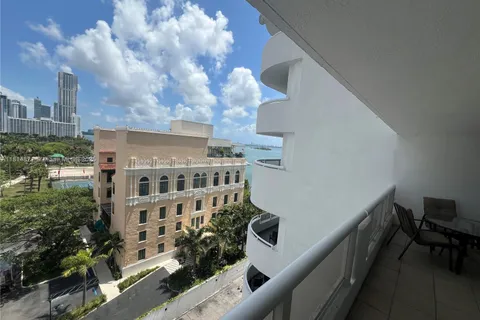 1717 N Bayshore Dr # 1038, Miami FL 33132