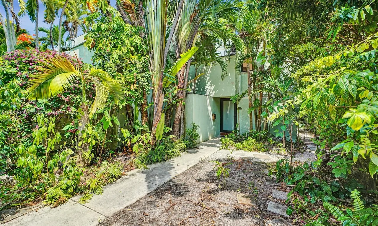 2591 Trapp Ave # 4, Miami FL 33133
