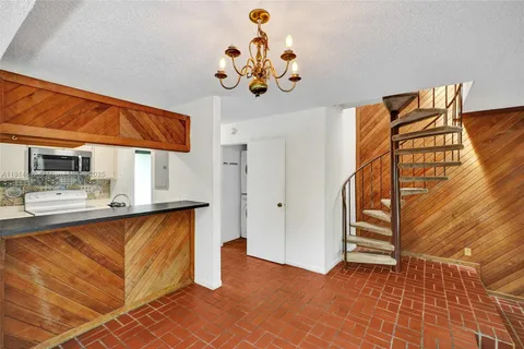 2591 Trapp Ave # 4, Miami FL 33133