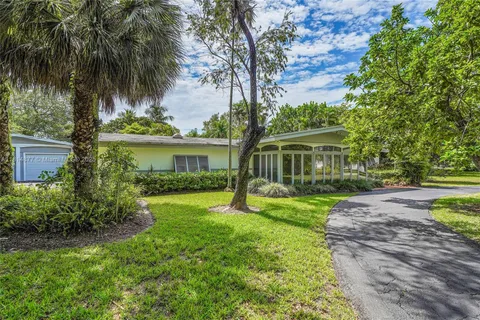 12101 SW 68th Ct, Pinecrest FL 33156