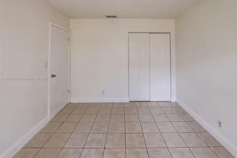 4061 N Dixie Hwy # 23, Oakland Park FL 33334