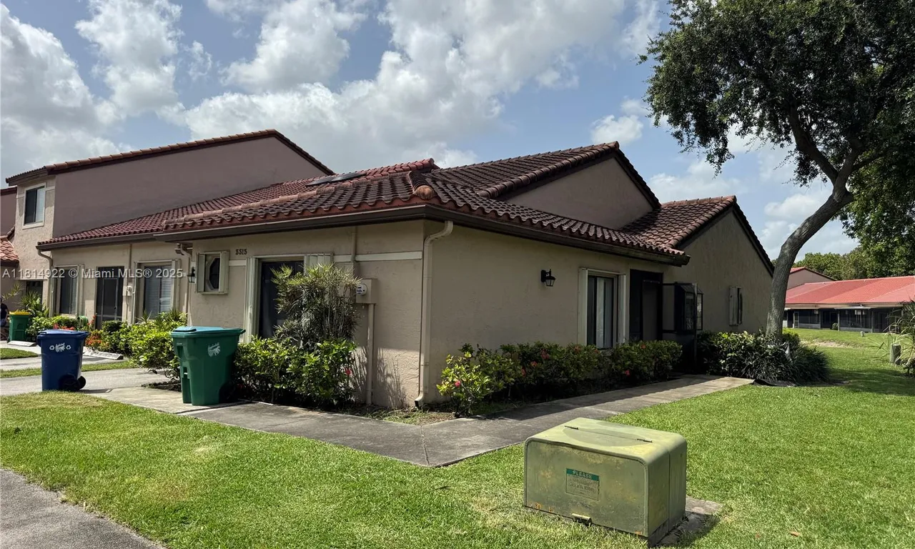 3313 W Inverrary Blvd W, Lauderhill FL 33319