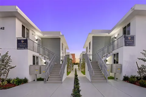 1542 NW 2nd St # 106, Miami FL 33125