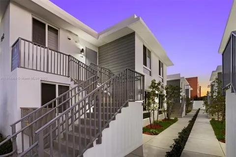 1542 NW 2nd St # 106, Miami FL 33125