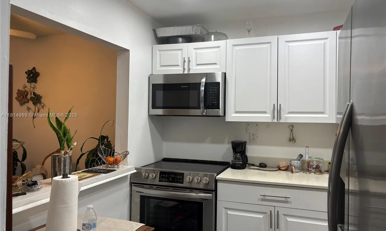 9041 Sunrise Lakes Blvd # 311, Sunrise FL 33322