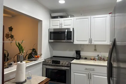 9041 Sunrise Lakes Blvd # 311, Sunrise FL 33322