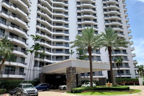 3300 NE 191st St # 905, Aventura FL 33180
