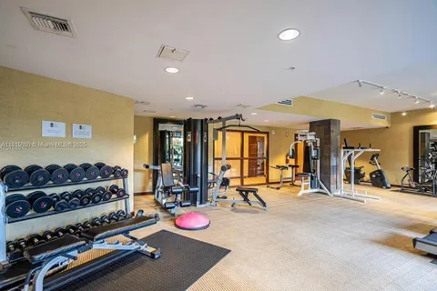 3300 NE 191st St # 905, Aventura FL 33180
