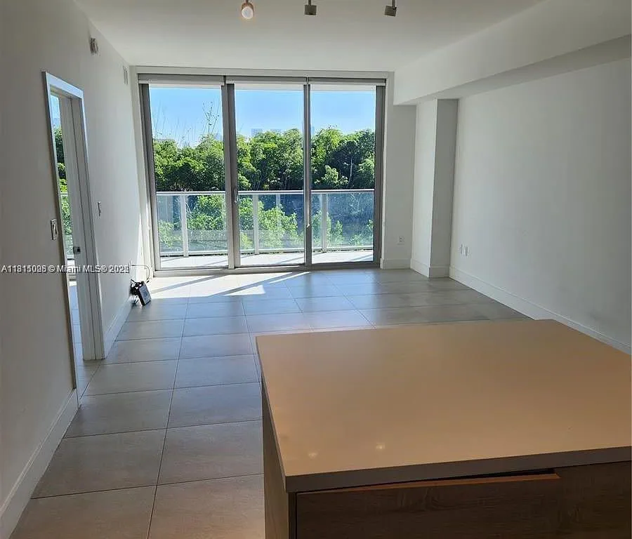 16385 Biscayne Blvd # 319, North Miami Beach FL 33160