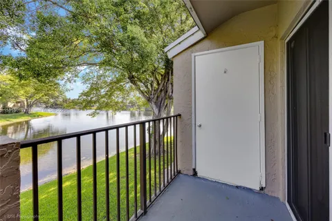 1761 NW 96th Ter # 3L, Pembroke Pines FL 33024