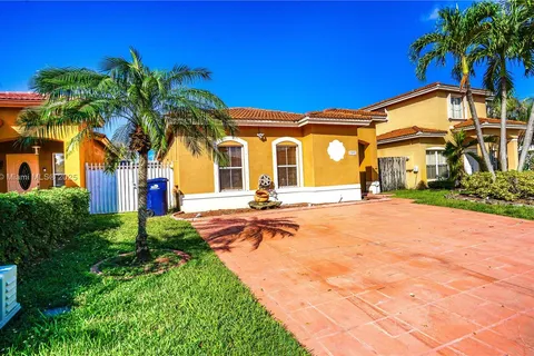 7997 NW 199th Ter, Hialeah FL 33015