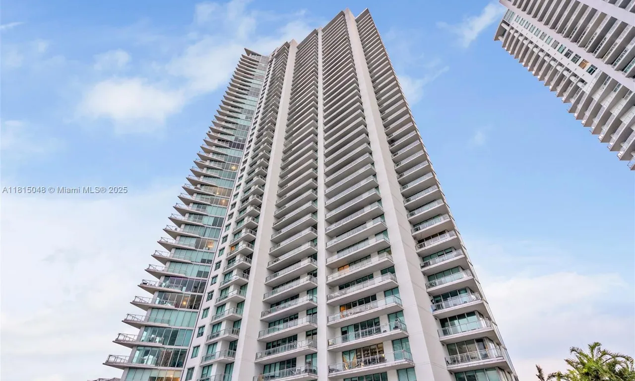 92 SW 3rd St # 5204, Miami FL 33130