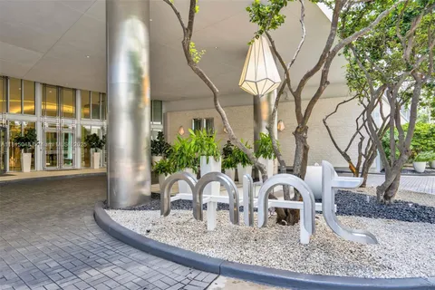 92 SW 3rd St # 5204, Miami FL 33130
