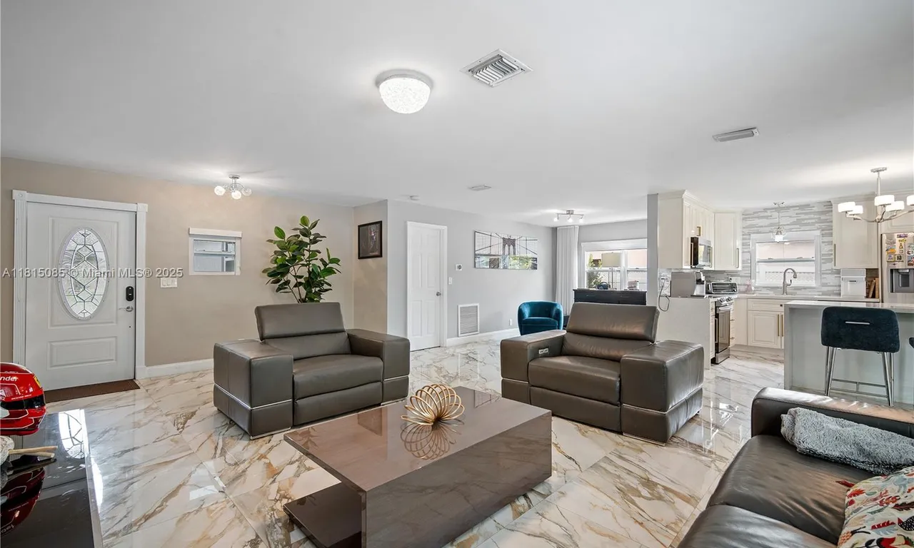 4180 NW 103rd Dr, Coral Springs FL 33065
