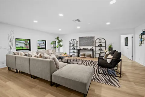 679 SW 17th Ct, Boca Raton FL 33486