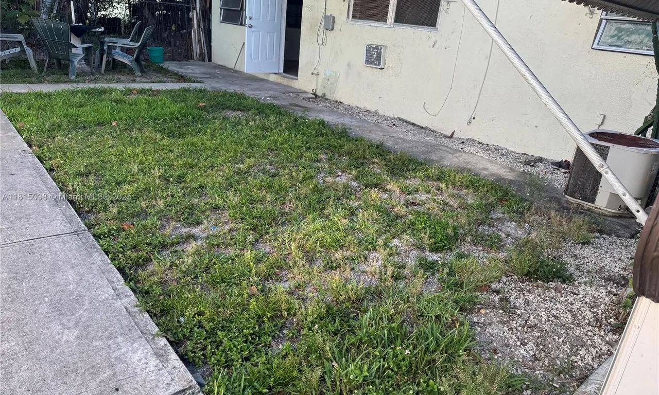 1930 NW 52nd St, Miami FL 33142