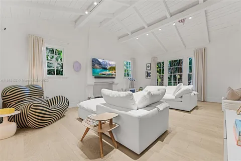 3747 Royal Palm Ave, Miami Beach FL 33140