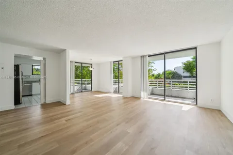 3300 NE 192nd St # 207, Aventura FL 33180