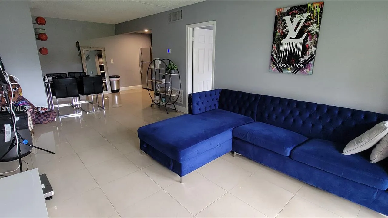 5773 Washington St # J2, Hollywood FL 33023