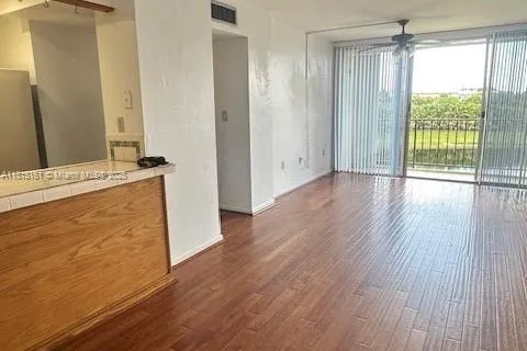 870 NW 87th Ave # 302, Miami FL 33172