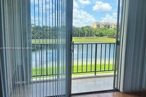 870 NW 87th Ave # 302, Miami FL 33172