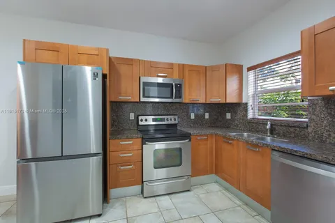 2913 SW 30th Ct # 2913, Miami FL 33133