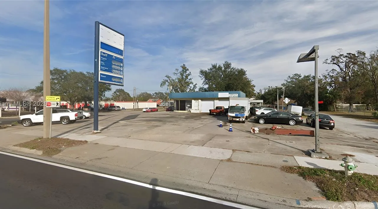 3334 S 15th, St Petersburg FL 33127