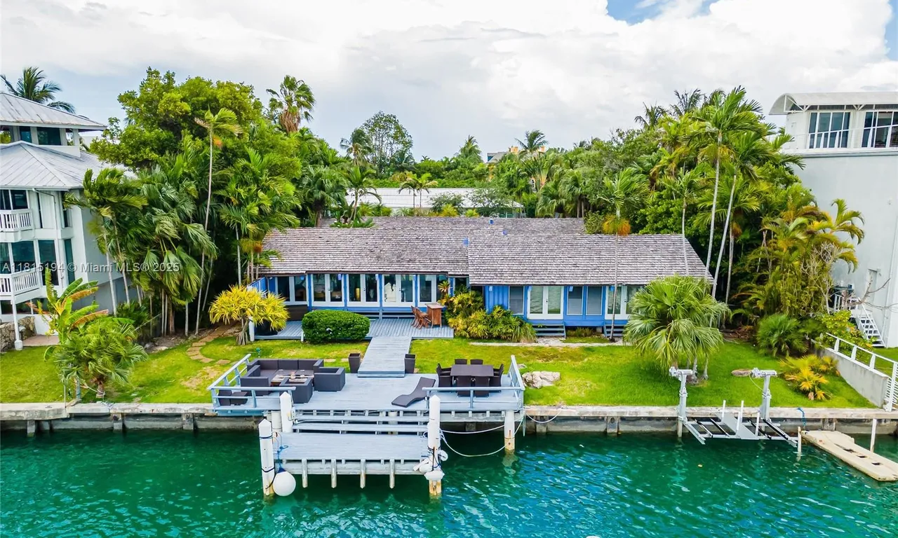 699 N Mashta Dr, Key Biscayne FL 33149
