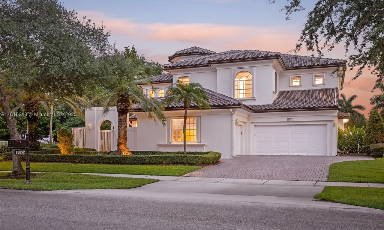 15852 SW 15th St, Davie FL 33326