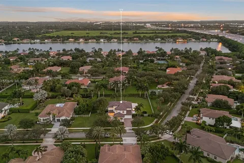 15852 SW 15th St, Davie FL 33326