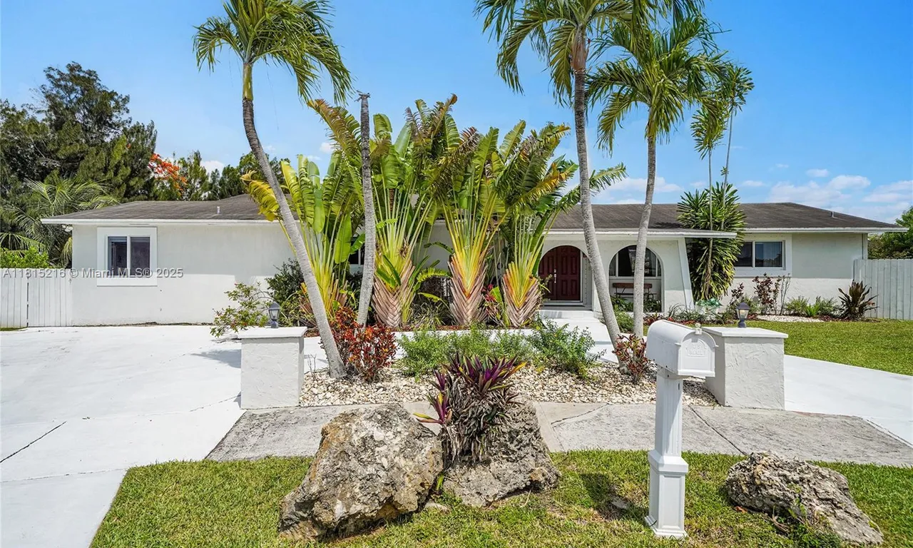 10711 SW 70th St, Miami FL 33173