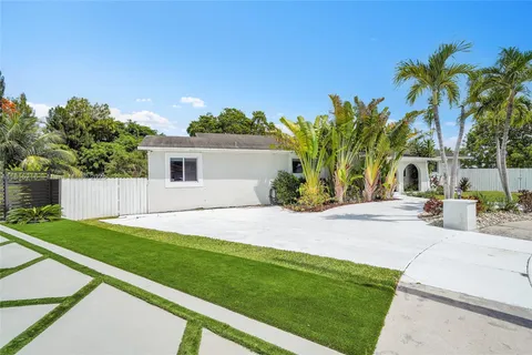 10711 SW 70th St, Miami FL 33173