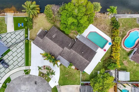 10711 SW 70th St, Miami FL 33173