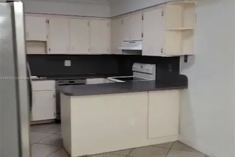 1750 W 56th St # 108, Hialeah FL 33012