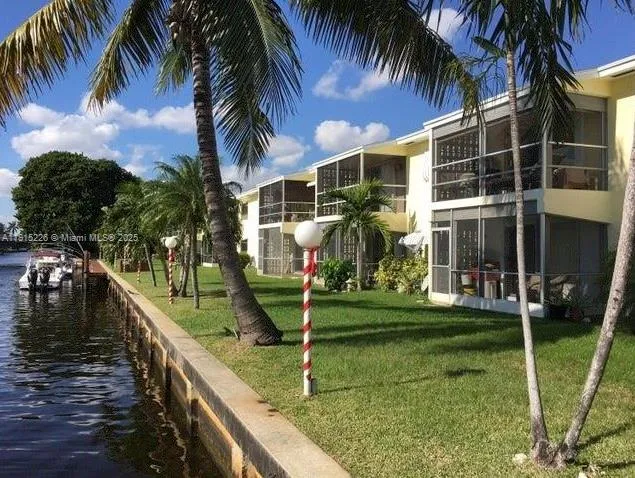 1100 Pine Dr # 106, Pompano Beach FL 33060