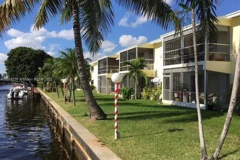 1100 Pine Dr # 106, Pompano Beach FL 33060