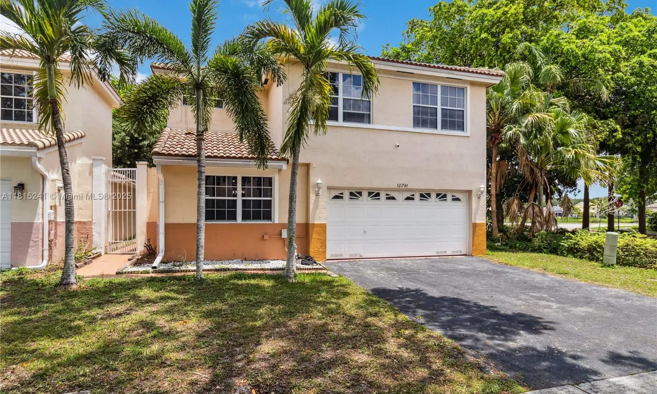 10741 N Saratoga Dr, Cooper City FL 33026