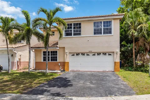 10741 N Saratoga Dr, Cooper City FL 33026